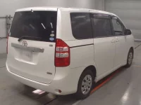 Toyota NOAH лот № 30550 оценка 3.5  с аукциона в Японии 1