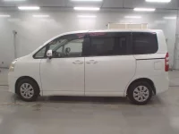 Toyota NOAH лот № 30550 оценка 3.5  с аукциона в Японии 3