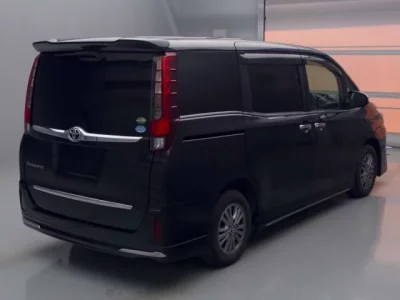 Toyota ESQUIRE  с аукциона в Японии