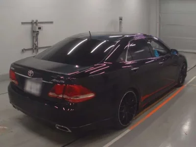 Toyota CROWN  с аукциона в Японии