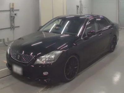 Toyota CROWN  с аукциона в Японии