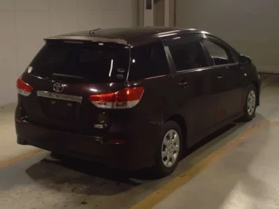 Toyota WISH  с аукциона в Японии