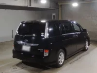 Toyota ISIS лот № 2220 оценка 3  с аукциона в Японии 1