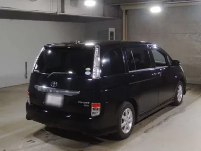 Toyota ISIS  с аукциона в Японии