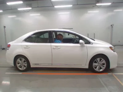Lexus HS  с аукциона в Японии