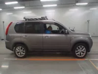 Nissan X-TRAIL лот № 30624 оценка 3.5  с аукциона в Японии 2