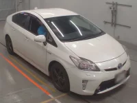 Toyota PRIUS лот № 30628 оценка 3  с аукциона в Японии 4