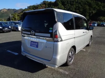 Nissan SERENA  с аукциона в Японии