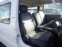 Mazda BONGO VAN лот № 179 оценка 3.5  с аукциона в Японии 7