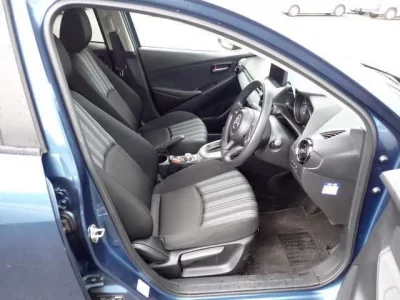 Mazda MAZDA2  с аукциона в Японии