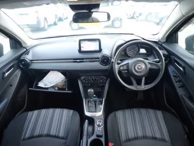 Mazda MAZDA2  с аукциона в Японии