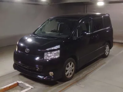 Toyota VOXY  с аукциона в Японии