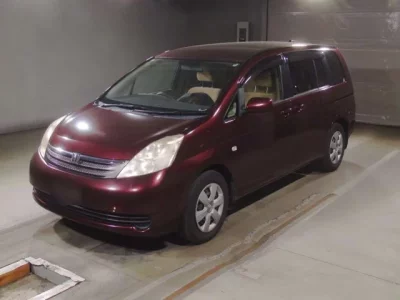 Toyota ISIS  с аукциона в Японии