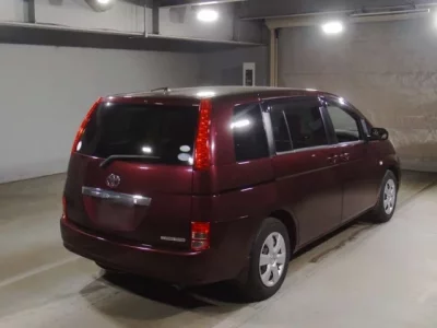 Toyota ISIS  с аукциона в Японии