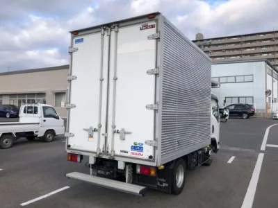 Isuzu ELF  с аукциона в Японии
