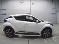 Toyota C-HR лот № 36018 оценка 5  с аукциона в Японии 2