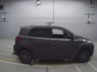 Toyota IST лот № 10022 оценка 4.5  с аукциона в Японии 2