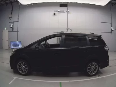 Toyota WISH  с аукциона в Японии