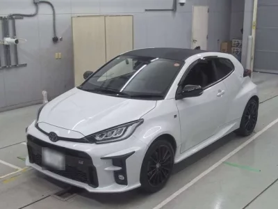 Toyota YARIS  с аукциона в Японии