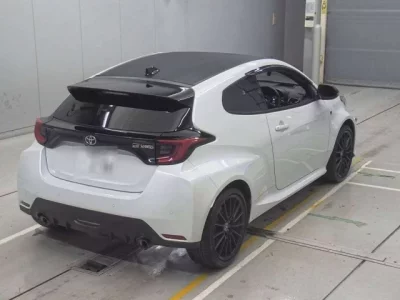 Toyota YARIS  с аукциона в Японии