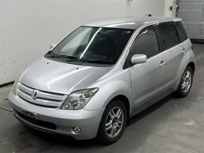 Toyota IST  с аукциона в Японии