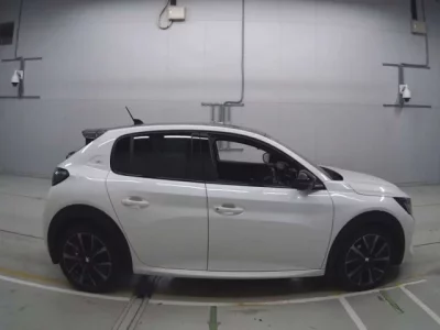 Peugeot 208  с аукциона в Японии