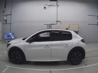 Peugeot 208  с аукциона в Японии