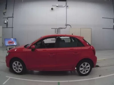 Audi A1  с аукциона в Японии