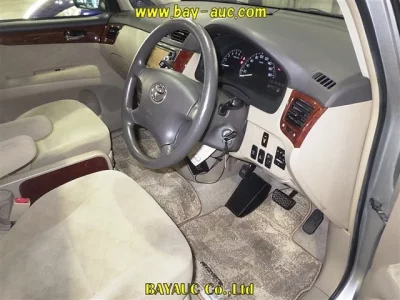 Toyota IPSUM  с аукциона в Японии