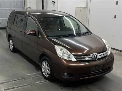Toyota ISIS  с аукциона в Японии