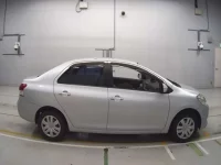 Toyota BELTA лот № 10125 оценка 3.5  с аукциона в Японии 2