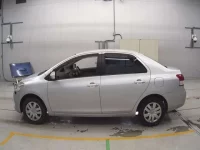 Toyota BELTA лот № 10125 оценка 3.5  с аукциона в Японии 3