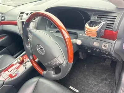 Lexus LS  с аукциона в Японии