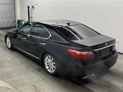 Lexus LS  с аукциона в Японии