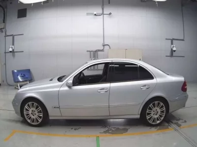 Mercedes-Benz E CLASS  с аукциона в Японии