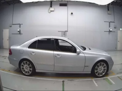 Mercedes-Benz E CLASS  с аукциона в Японии