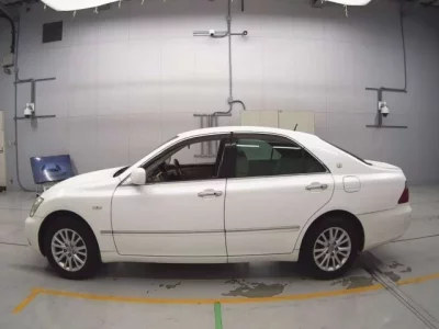 Toyota CROWN  с аукциона в Японии