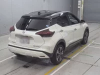 Nissan KICKS лот № 36117 оценка 5  с аукциона в Японии 1