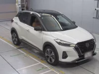 Nissan KICKS лот № 36117 оценка 5  с аукциона в Японии 4