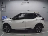 Nissan KICKS лот № 36117 оценка 5  с аукциона в Японии 3