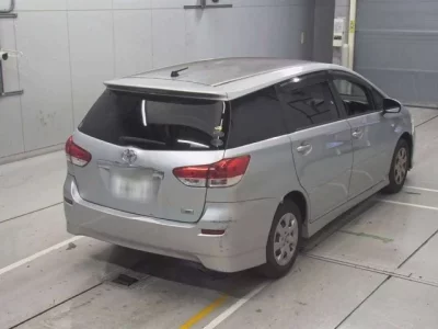 Toyota WISH  с аукциона в Японии