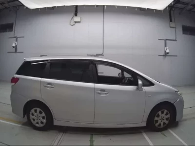 Toyota WISH  с аукциона в Японии