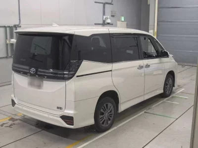 Toyota VOXY  с аукциона в Японии
