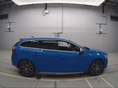 Volvo S60  с аукциона в Японии