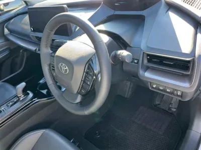 Toyota PRIUS  с аукциона в Японии