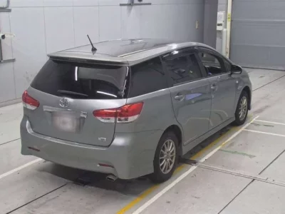 Toyota WISH  с аукциона в Японии