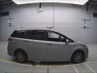 Toyota WISH  с аукциона в Японии