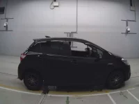 Toyota VITZ лот № 10169 оценка 3.5  с аукциона в Японии 2