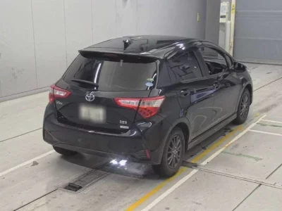 Toyota VITZ  с аукциона в Японии