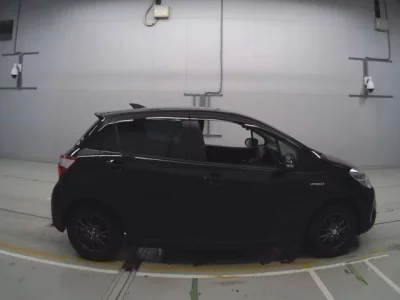 Toyota VITZ  с аукциона в Японии